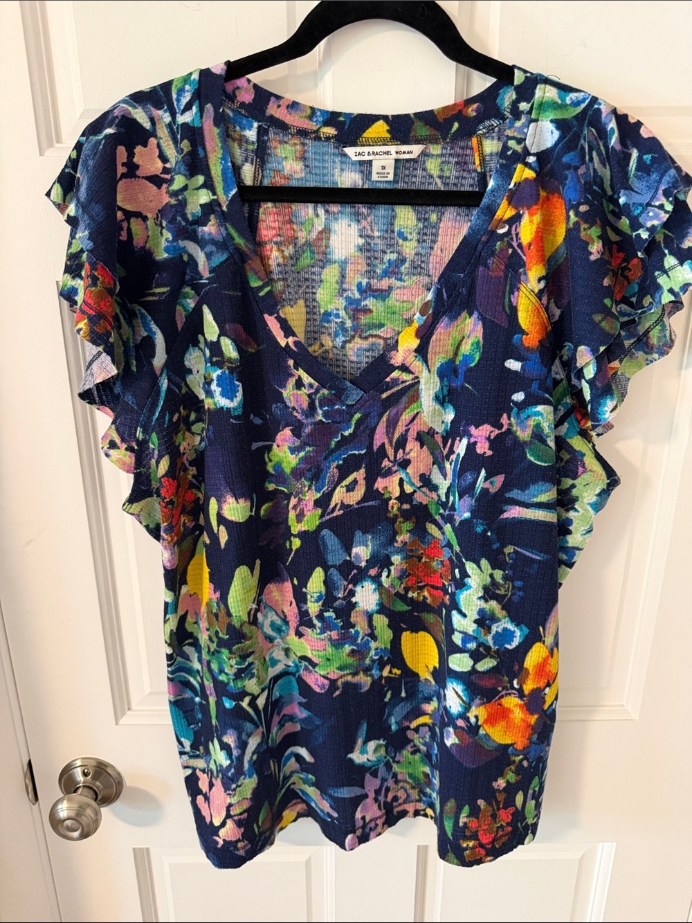 Zac & Rachel Navy Floral V-Neck Flutter  Sleeve Top Vibrant Watercolor Size 1X